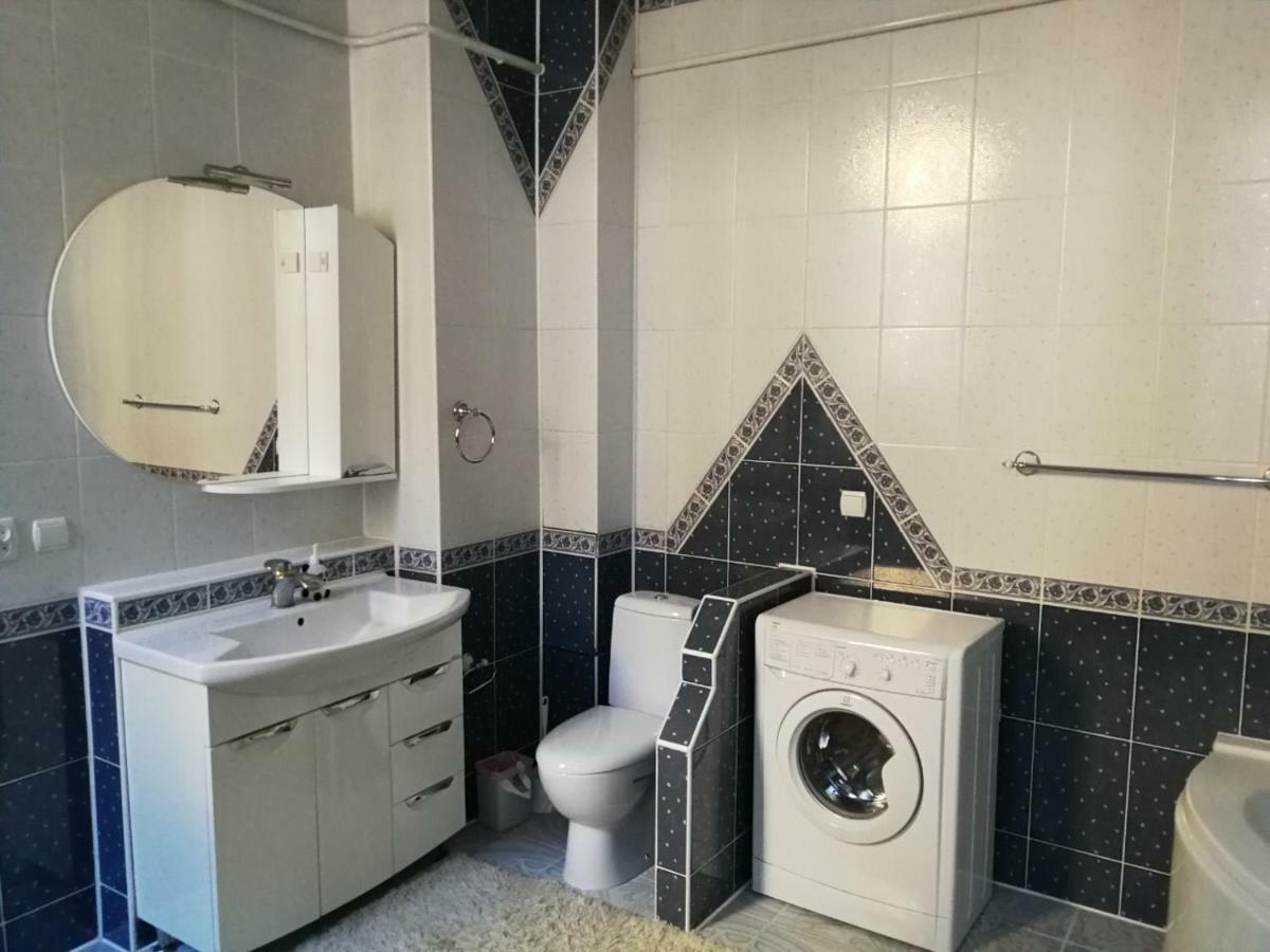 Затишна Квартира В Центрі Міста Ternopil Kültér fotó