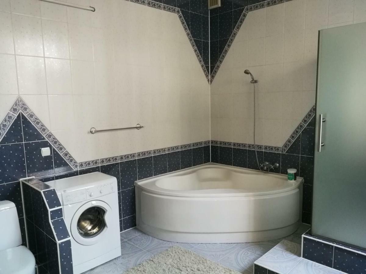 Затишна Квартира В Центрі Міста Ternopil Kültér fotó