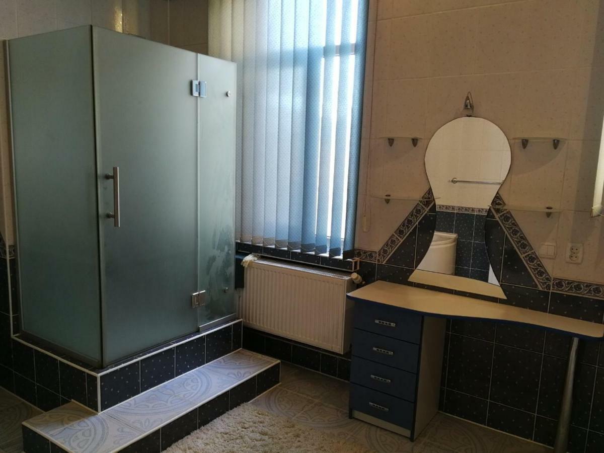Затишна Квартира В Центрі Міста Ternopil Kültér fotó